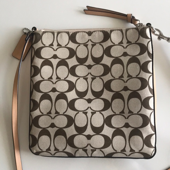 Coach🎀 Crossbody - Picture 2 of 8